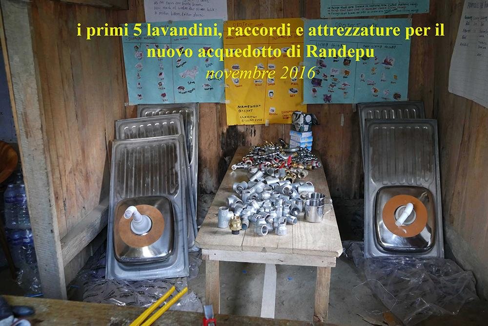 Lavandini e attrezzature per acquedotto Randepu CiaoNamastè Nepal